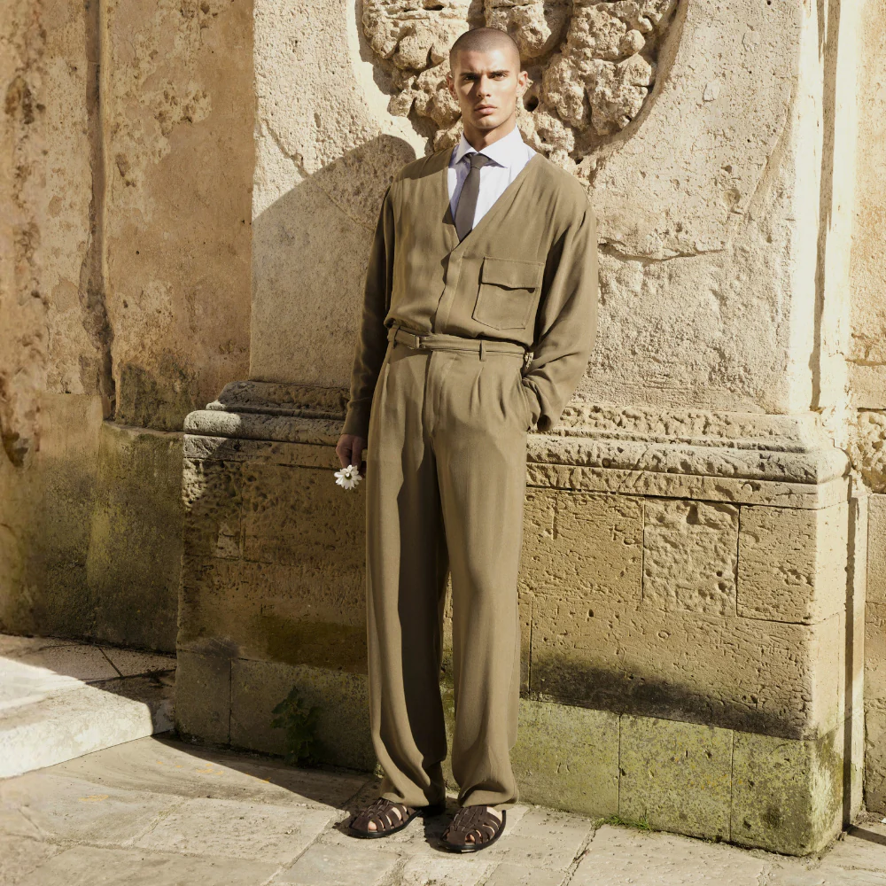 L'Eleganza Esclusiva di Suit
